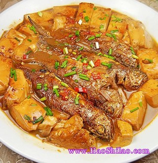 黃花魚(yú)燉豆腐的做法 黃花魚(yú)燉豆腐的做法