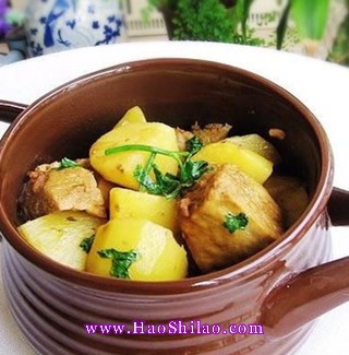 土豆燉凍豆腐的做法 土豆燉凍豆腐的做法