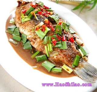 玫瑰腐乳鯽魚的做法 玫瑰腐乳鯽魚的做法