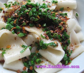 油潑褲帶面的做法 油潑褲帶面的做法