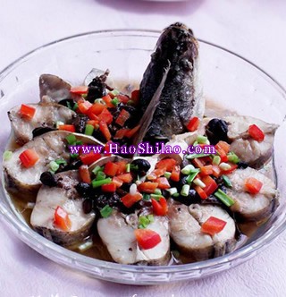 香辣豆豉蒸鱸魚(yú)的做法 香辣豆豉蒸鱸魚(yú)的做法