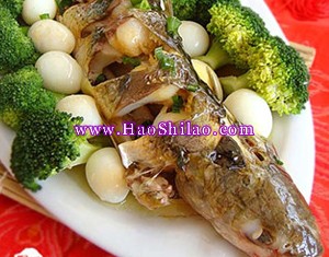 年年有余—黃尾鯽藏珠的做法 年年有余—黃尾鯽藏珠的做法