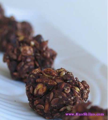 黑巧克力米花球的做法 黑巧克力米花球的做法