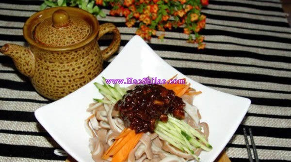 炸醬雙色手工面條的做法 炸醬雙色手工面條的做法