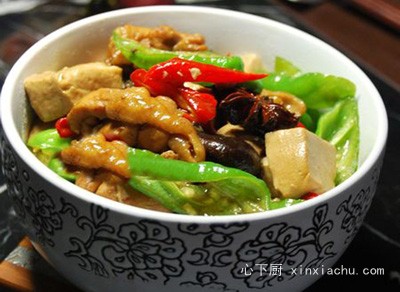 張家界野生菌燒雞的做法 張家界野生菌燒雞的做法