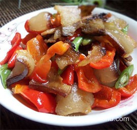 紅椒四季豆炒臘肉的做法 紅椒四季豆炒臘肉的做法