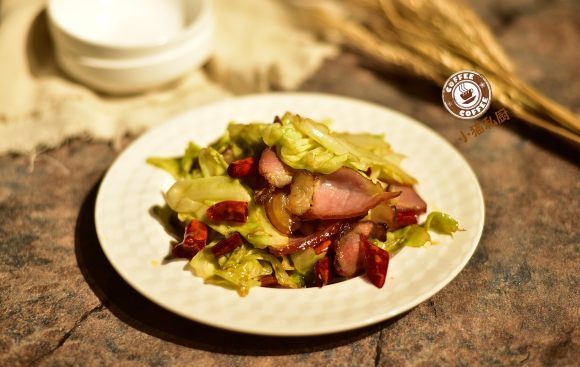 四川臘肉炒甘藍(lán)的做法 四川臘肉炒甘藍(lán)的做法