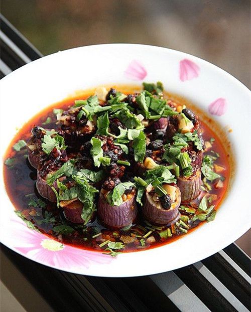 老干媽蒸茄子的做法 老干媽蒸茄子的做法