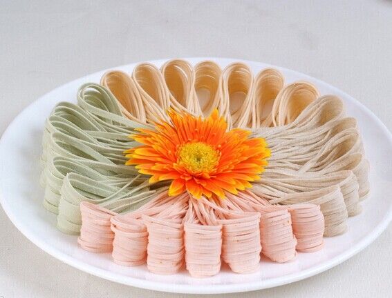 七彩面條的做法 七彩面條的做法