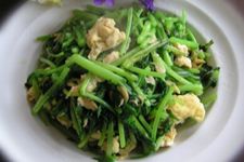 茼蒿炒雞蛋的做法 茼蒿炒雞蛋的做法