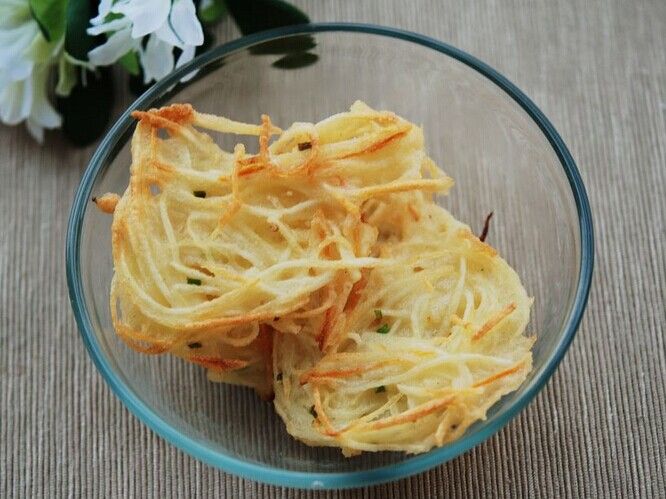 土豆絲餅的做法 土豆絲餅的做法