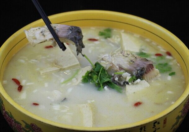 鰱魚(yú)燉豆腐的做法 鰱魚(yú)燉豆腐的做法