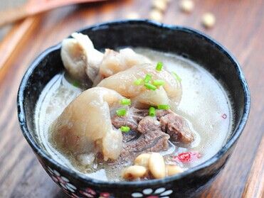 通草豬蹄湯的做法 通草豬蹄湯的做法